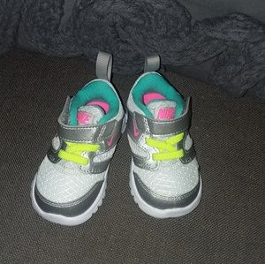 Nike toddler tennis shoes size 3 c